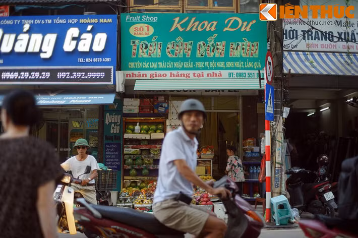 Ngày nay, trên phố Hàng Da không còn dấu vết gì của ngành hàng da trâu bò thời xưa. Mặt hàng nổi bật trên phố giờ đây là các loại hoa quả tươi, quần áo hàng thùng, bạt đệm...