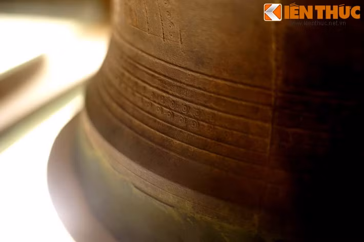 Các dải trang trí ở chân trống đồng Nam Ngãi III.