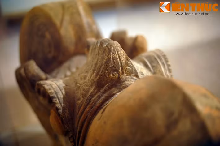 Trong văn hóa Trung Hoa, Việt Nam, Triều Tiên... chim phượng là một hình ảnh mang tính biểu tượng đặc biệt, là một trong bốn linh vật hàng đầu (tứ linh), gồm Long, Ly, Quy, Phượng (Rồng, Lân, Rùa, Phượng).