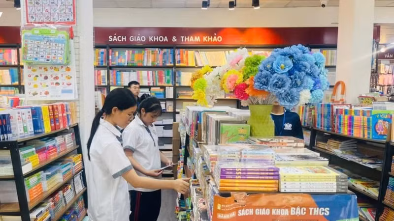 Bộ Giáo dục yêu cầu đảm bảo cung ứng sách giáo khoa năm học 2026-2027