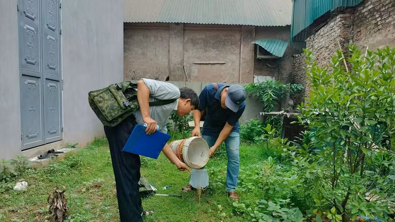 Hà Nội tăng cường giám sát, phòng chống sốt xuất huyết tại 32 phường, xã