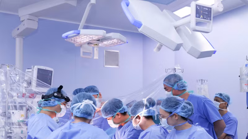 Ca tái ghép tim khẩn cấp thành công tại Việt Nam sau nhiều thử thách