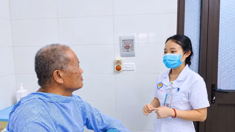 Bệnh nhân bị hơn 300 nốt ong đốt thoát hiểm nhờ cấp cứu kịp thời 
