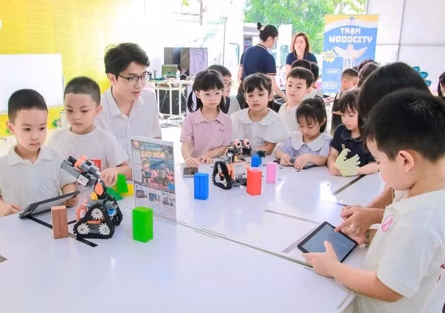 Đề xuất hệ thống hồ sơ học tập suốt đời dựa trên mã định danh cá nhân