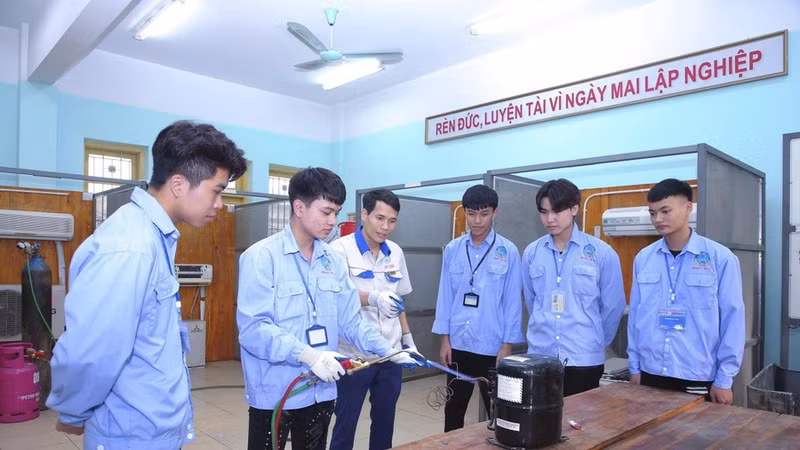 Chấn chỉnh đội ngũ giáo viên trung học nghề với quy định mới của Bộ GD&ĐT