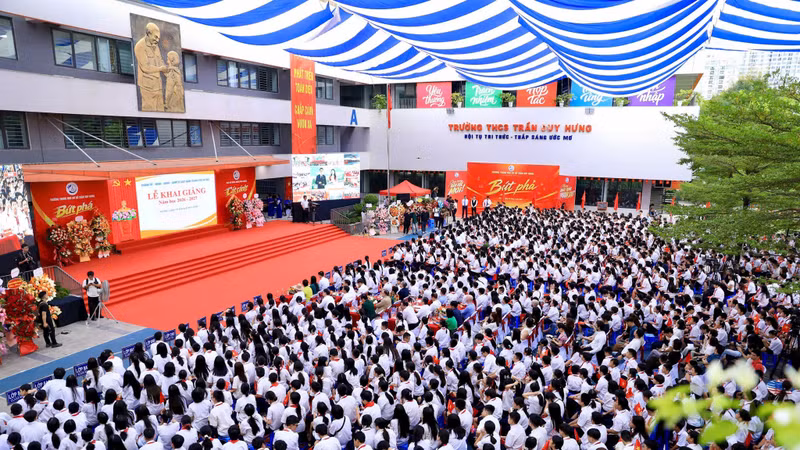 Hơn 2,3 triệu học sinh Hà Nội tưng bừng khai giảng năm học mới 2026-2027