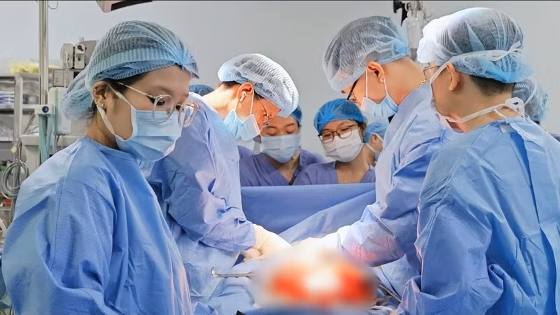 Phẫu thuật hiếm gặp giúp bệnh nhân bỏng hóa chất lấy lại khả năng nuốt sau mất toàn bộ dạ dày