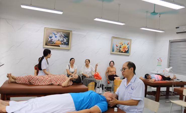 Hà Nội mở rộng dịch vụ chăm sóc người cao tuổi tại cộng đồng 