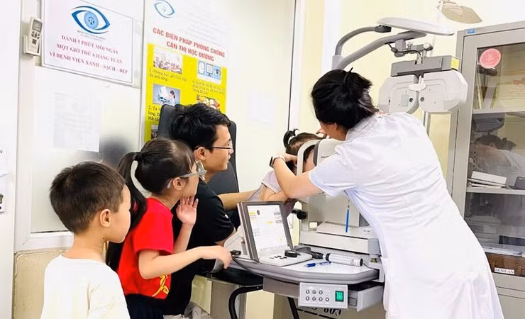 Bác sĩ cảnh báo, đừng để cận thị của trẻ vượt quá kiểm soát