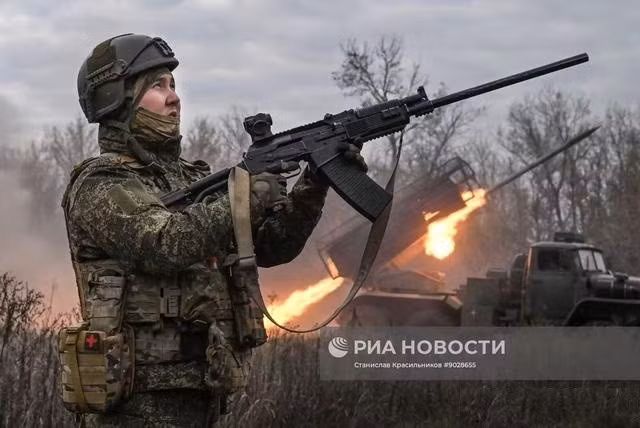 Trong khi lãnh đạo Kiev vẫn tiếp tục tuyên bố, quân phòng thủ Ukraine Ukraine vẫn đang “giữ vững các vị trí” ở thành phố Pokrovsk, thì Quân đội Nga (RFAF) tiếp tục mở rộng vùng kiểm soát, tiêu diệt quân phòng thủ Ukraine đang bị bao vây tại Myrnohrad.