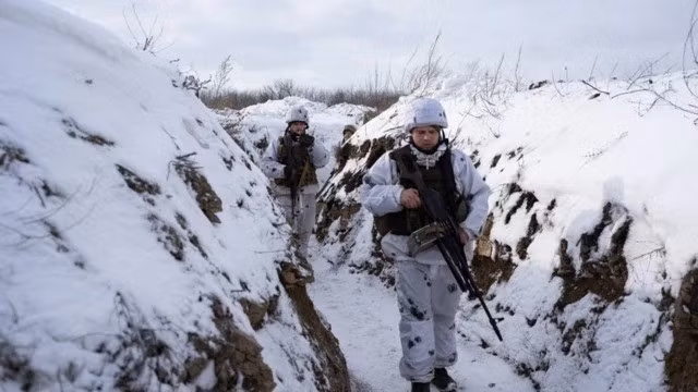 Việc Nga giành quyền kiểm soát Kostiantynivka là rất quan trọng, để họ tiến xa hơn về phía Slovyansk. Thành phố này, cùng với Kramatorsk, là một phần của khu vực phòng thủ quan trọng nhất của Ukraine ở Donbass, còn do Kiev kiểm soát. Nếu chiếm được Kostiantynivka, về cơ bản sẽ “thông đường” cho RFAF tiếp cận hai thành phố “song sinh” từ phía nam.