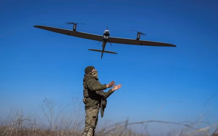 Các kế hoạch về sản xuất và phóng UAV tầm xa đã được Kiev đặt ra, đó là phóng 1.000 UAV mỗi ngày ngay từ mùa hè này. Đến cuối năm, con số này dự kiến ​​sẽ đạt khoảng 1.500-2.000 UAV mỗi ngày. Điều này sẽ làm suy yếu hệ thống phòng không của Nga và khiến Moscow luôn trong thế bị đe dọa.
