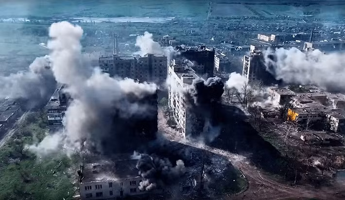 Rõ ràng tình hình ở Zaporozhye hoàn toàn khác biệt so với Donetsk. Trên hướng Donetsk, RFAF đã phải chiếm giữ một số pháo đài của AFU, được ví như những “tập đoàn cứ điểm”, bao gồm cả thành phố Pokrovsk; mỗi tập đoàn cứ điểm này đều là một thử thách đáng gờm.