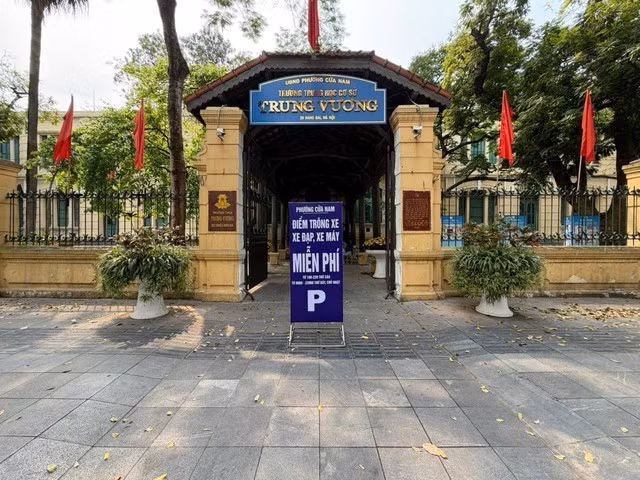 Bãi xe miễn phí tại phường Cửa Nam/nguồn tienphong.vn