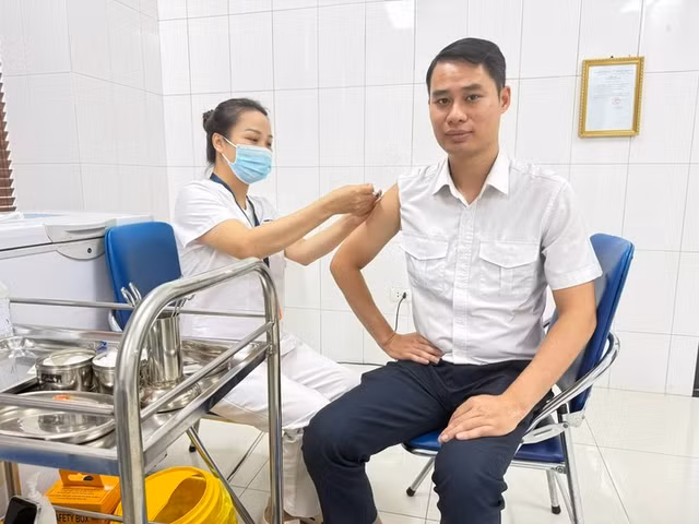 Tiêm vắc xin là một trong những biện pháp quan trọng nhằm chủ động phòng bệnh. Ảnh SYT Hà Nội