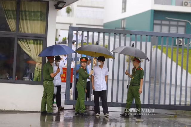 Thí sinh dự thi tại Trường THPT Chuyên Tuyên Quang. Ảnh: Phạm Hưng/Nguồn danviet.vn
