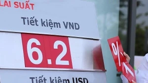 Đằng sau cuộc đua lãi suất ngân hàng