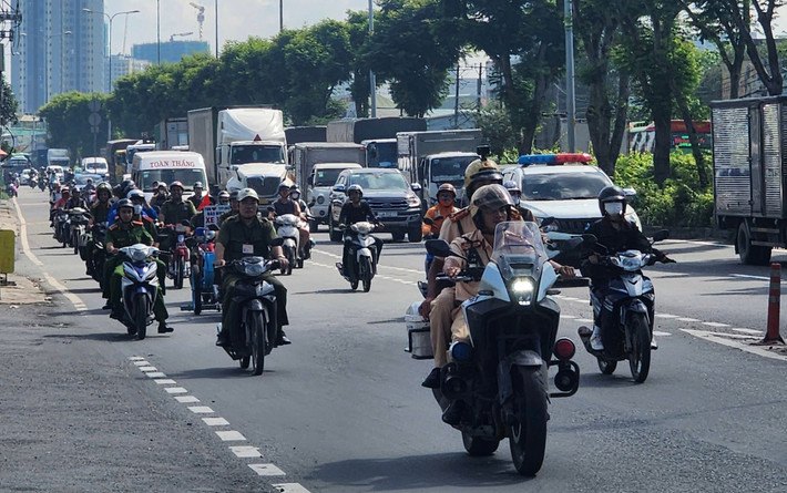 CSGT Rạch Chiếc cũng phối hợp với Công an các địa phương (Công an, Đoàn Thanh niên, An ninh trật tự cơ sở phường) tuần tra, kiểm soát trên các tuyến đường Đỗ Mười, Lê Thị Hoa, Gò Dưa...