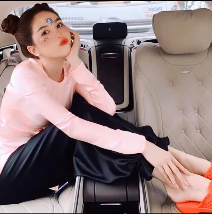 Thường ngày, Ngọc Trinh yêu thích phong cách dễ thương, bánh bèo phù hơp với nhan sắc ngọt ngào.