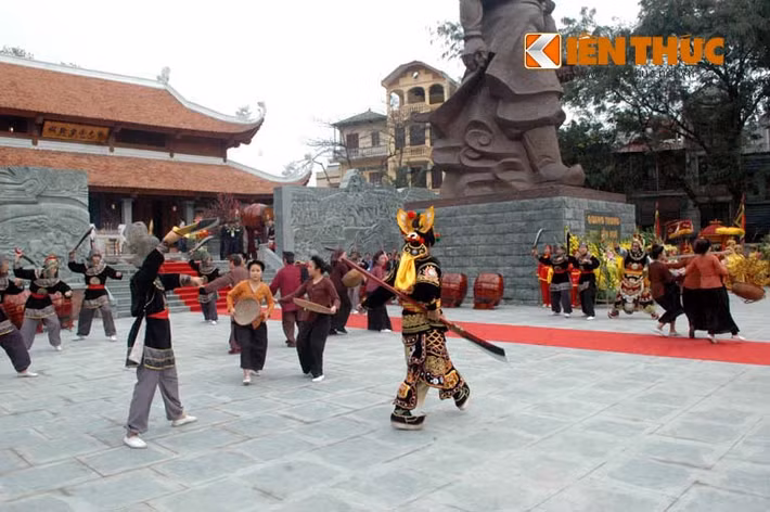... chúng đi đến đâu là chém giết, cướp bóc người dân nước ta đến đó.