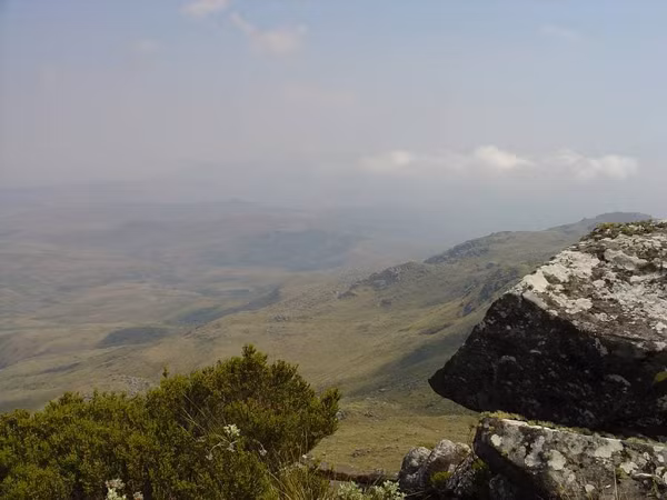 Họ đã nhìn thấy những người tìm kiếm mình, nhưng không sao ra hiệu được, có cảm giác như mình đang “tàng hình”, không nghe tiếng người kêu gọi, cũng không sao gọi to để được cứu hộ.