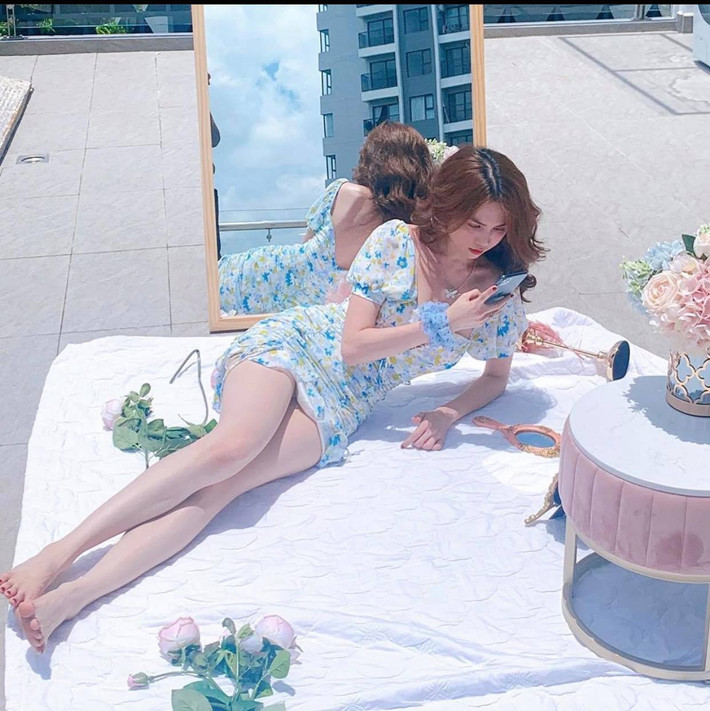 Gần đây cô nàng rất yêu thích phong cách tiểu thư ngọt ngào vô cùng điệu đà nữ tính.