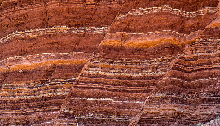 Đá quặng trầm tích thường được hình thành qua hàng triệu năm, với màu sắc và hình dáng độc đáo, khiến chúng trở thành báu vật được giới nhà giàu săn đón.(Ảnh: Creation Ministries International)