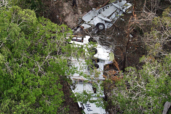 Trong khoang máy bay không hề có một người nào, kể cả xương cốt. Tuy nhiên cà phê trong bình vẫn còn nóng và còn nguyên mùi vị... Nhưng cũng như những chuyện bịp nêu trên, chẳng có bất kỳ một thông tin nào khác khả dĩ chứng minh chiếc DC 3 ấy có thật!