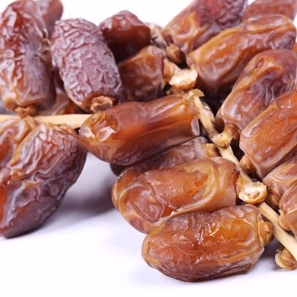 Ở miền Tây Việt Nam có một khu vực trồng nhiều chà là đến nỗi được mệnh danh là “vương quốc chà là”, đó là thành phố Sa Đéc, Đồng Tháp.