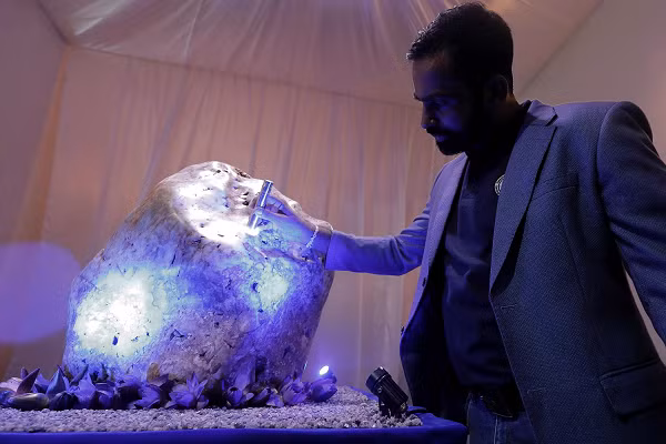 Sri Lanka là một trong những nước xuất khẩu sapphire và các loại đá quý hàng đầu thế giới. Năm 2020, quốc gia này kiếm được khoảng nửa tỷ USD thông qua việc xuất khẩu đá quý, kim cương và đồ trang sức.