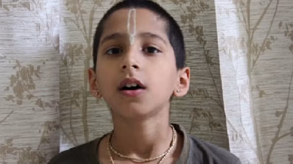 Trận đại dịch này quả thực đã làm xoay chuyển cả thế giới, nên tên tuổi của cậu bé Abhigya không chỉ ở trong nước mà còn vang xa khắp địa cầu. Abhigya Anand sinh năm 2006 tại Ấn Độ trong một gia đình 4 thành viên, gồm cha cậu là Anand Ramasubramanian và mẹ là Annu Anand và em gái là Abhidheya.