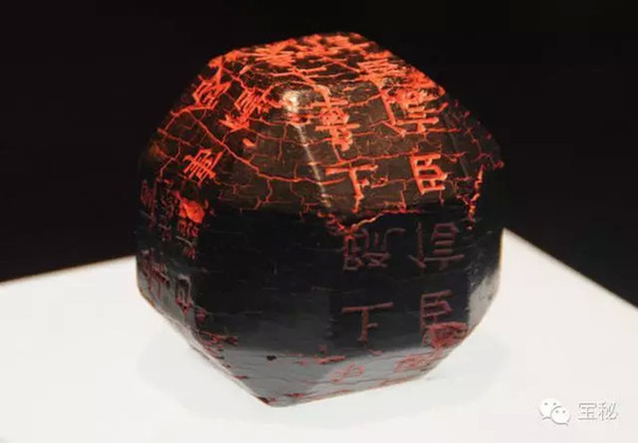 Cuối cùng, chuyên gia khảo cổ học Vương Hàng Chương đã xác định chủ nhân của con dấu này là tướng lãnh Cô Độc Tín, một trong 8 Trụ quốc đại tướng quân của nhà Tây Ngụy trong lịch sử Trung Quốc.