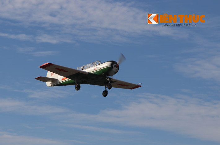 Theo đó để có thể lái được những chiến đấu cơ hiện đại như Su-22, Su-27 và cả Su-30. Các học viên phi công Việt Nam phải chinh phục được máy bay Yak-52 trong khóa đào tạo bay đầu tiên của mình trước khi bước qua một thử thách khác lớn hơn là trên máy bay huấn luyện phản lực L-39.