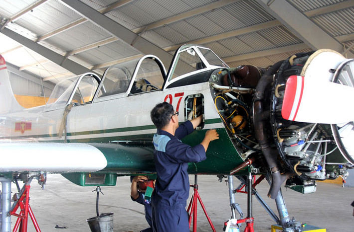 Từ đây ta có thể thấy rõ vai trò của Yak-52 trong quá trình đào tạo các phi công tiêm kích tương lai của Không quân Việt Nam. Dù vậy Yak-52 sau nhiều năm phục vụ bộc lộ nhiều hạn chế nhất định. Nguồn ảnh: Hà Trang.