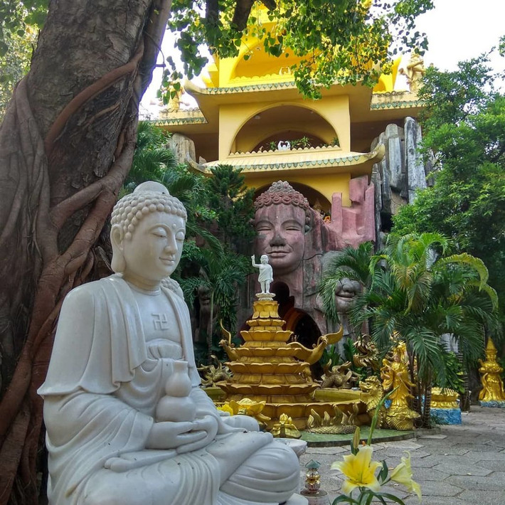 Trước khi xảy ra ồn ào này, chùa Kỳ Quang 2 được biết đến là một ngôi chùa danh tiếng ở TPHCM. Chùa được xây dựng từ năm 1926, có tên gọi ban đầu Thanh Châu Tự, vốn là một ngôi chùa làng ở quận Gò Vấp, TP HCM.