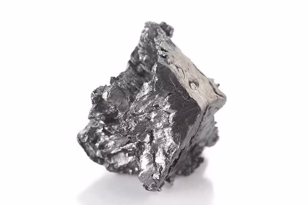 Đất hiếm (Rare earth) là nhóm nguyên tố hiếm có hàm lượng ít trong vỏ Trái đất và rất khó tách ra từng nguyên tố riêng biệt. Đây là một nhóm 17 loại vật chất có từ tính và tính điện hóa đặc biệt.