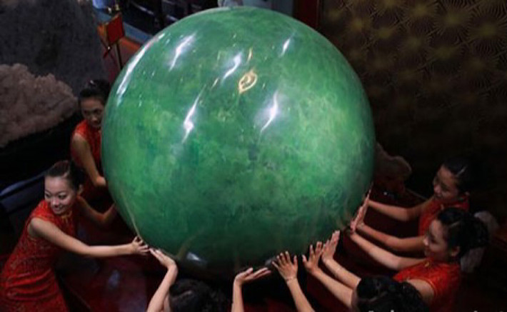 Không lâu sau, một viên dạ minh châu khác được phát hiện ở Miến Điện với đường kính 1,81m và nặng hơn 10,8 tấn đã đánh bại kỉ lục dạ minh châu của Zhao Sheliang.