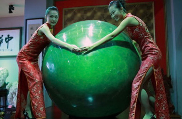 Zhao Sheliang rất thông minh, cộng thêm trí óc nhanh nhạy của người làm ăn, ông đã mang viên dạ minh châu khổng lồ đi triển lãm khắp nơi để thu về danh tiếng cho mình, từ đó ông có thêm vô số mối làm ăn mới.