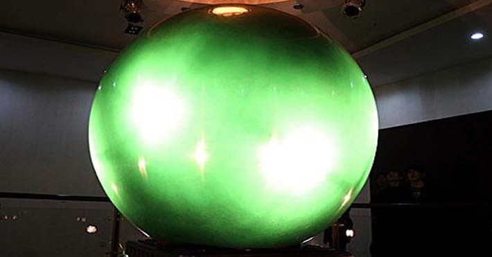 Năm 2016, viên dạ minh châu của Zhao Sheliang được trưng bày trong công viên Dục Hoàng Đỉnh ở Yên Đài (Sơn Đông). Ban ngày, viên dạ minh châu trông vô cùng bình thường, nhưng ban đêm lại phát ra ánh sáng huỳnh quanh màu lục vô cùng đặc sắc.