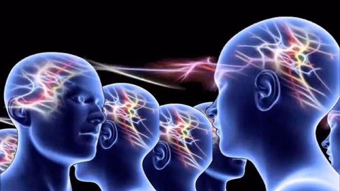  Khả năng thần giao cách cảm cũng được cho là thường xuất hiện ở các thành viên trong một gia đình có mối quan hệ tình cảm sâu sắc và gắn bó, như giữa cha mẹ và con cái, anh chị em (nhất là những cặp sinh đôi), vợ chồng.