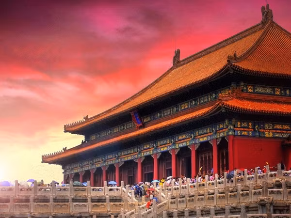 Kể từ khi xây dựng xong, Tử Cấm Thành đã trải qua hơn 200 trận động đất, trong đó có những trận kinh hoàng như Đường Sơn năm 1976. Tuy nhiên, công trình này vẫn bình yên vô sự cho đến nay.