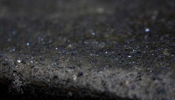 Tuy nhiên, vùng lõm khổng lồ nơi thị trấn Nördlingen tọa lạc trước đây bị thiên thạch va trúng, khiến nó có hình dạng đặc biệt như ngày nay. Cũng nhờ đó mà bên dưới thị trấn này là một mỏ kim cương khổng lồ.