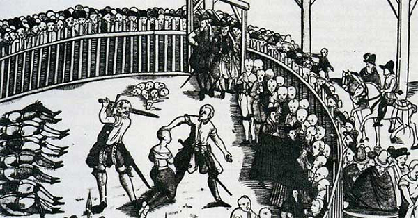 Thông thường trước đêm hành hình đao phủ sẽ đem đao đi mài và làm lễ cúng tế. Mỗi lần chém đầu của ai đó, đao phủ đều phải hỏi rõ họ tên của phạm nhân để tránh chém nhầm người, sau đó người phụ tá đứng bên cạnh sẽ giữ phạm nhân tránh động đậy, giúp nhát chém chính xác và không gây đau đớn.