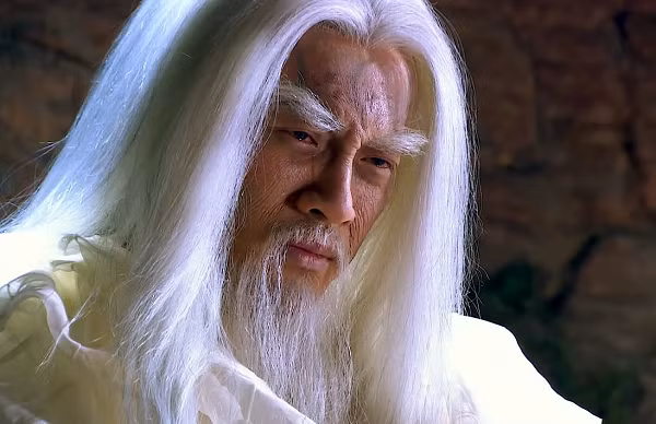 Điều lạ là, sau mỗi lần trị bệnh cho các cao thủ, Tiết Mộ Hoa không hề lấy công, mà chỉ đổi lại là người đó sẽ dạy lại cho ông sở trường của mình. Bởi vậy, võ công của Diêm vương địch rất tạp nham, biết sử dụng tuyệt chiêu của nhiều môn, nhiều phái, nhưng cũng vì sự pha tạp, không đi sâu vào một môn võ công nào mà ông không trở thành cao thủ trong thiên hạ.