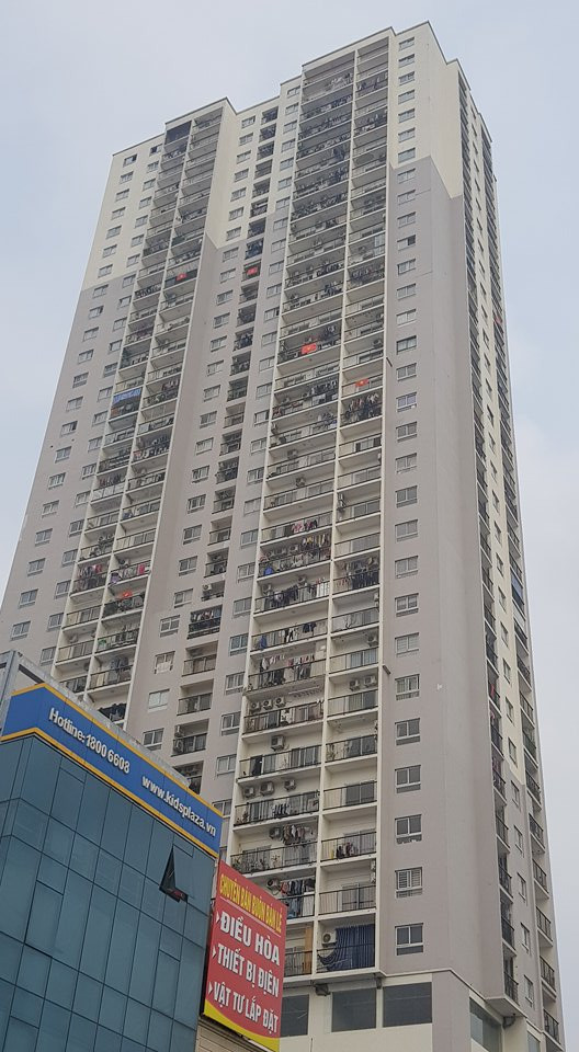 Chung cư 89 Phùng Hưng (phường Phúc La, Hà Đông) của Công ty CP Thương mại Hà Tây: Theo Người Đưa Tin, tại thời điểm tháng 4/2018, chung cư 89 Phùng Hưng đã được đưa vào sử dụng từ cuối năm 2016. Tòa nhà đã cho người vào ở nhưng lại chưa được nghiệm thu PCCC khiến cư dân rất lo lắng. Ảnh: Internet.