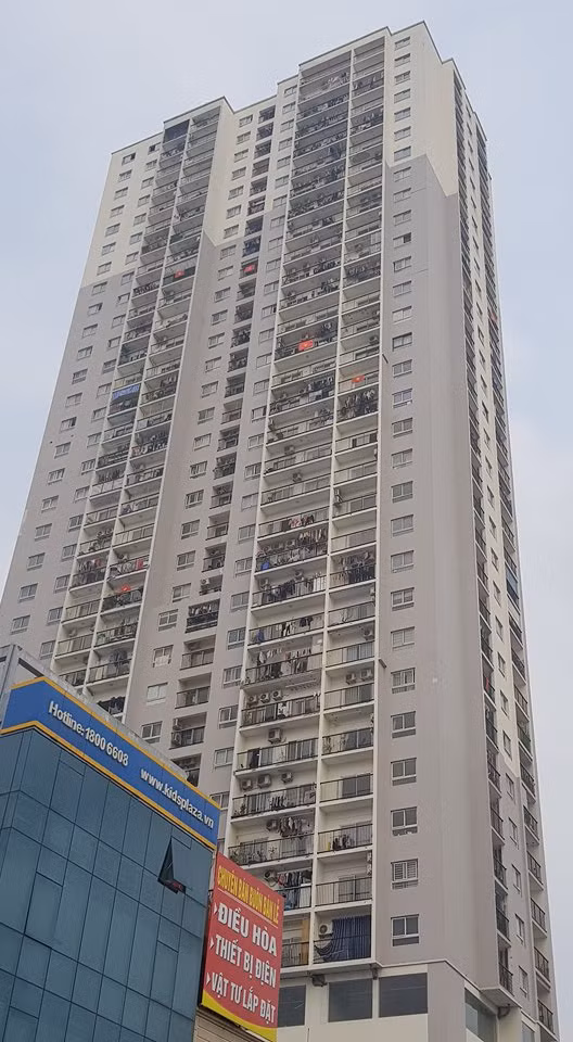  Chung cư 89 Phùng Hưng (phường Phúc La, Hà Đông) của Công ty CP Thương mại Hà Tây: Theo Người Đưa Tin, tại thời điểm tháng 4/2018, chung cư 89 Phùng Hưng đã được đưa vào sử dụng từ cuối năm 2016. Tòa nhà đã cho người vào ở nhưng lại chưa được nghiệm thu PCCC khiến cư dân rất lo lắng. Ảnh: Internet.