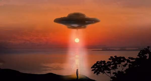 Chẳng hạn như, UFO có hình dạng giống như chiếc đĩa bay ước tính có trọng lượng hơn 21.320 kg, đường kính 13,6 m. Được trang bị một động cơ duy nhất không rõ nguồn gốc, mẫu UFO này có thể đạt vận tốc lên tới gần 19.000 km/giờ.