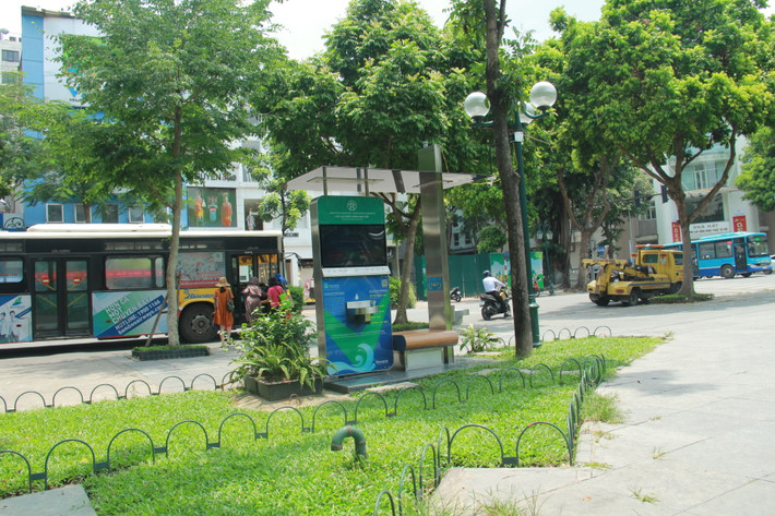 Máy lọc nước được đặt tại các công cộng, nơi tập trung đông người để người dân dễ dàng sử dụng.