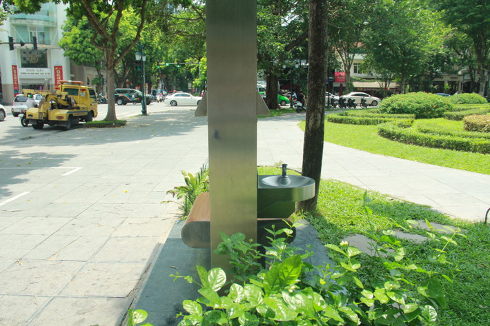 Cây lọc nước thông minh được thiết kế gọn gàng.