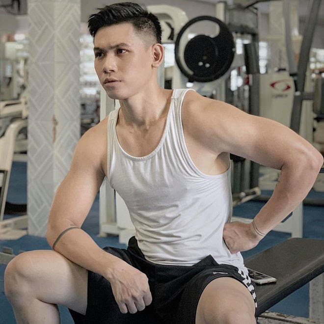 Đại Nhân lột xác sau khi tập gym trở nên góc cạnh và mạnh mẽ.